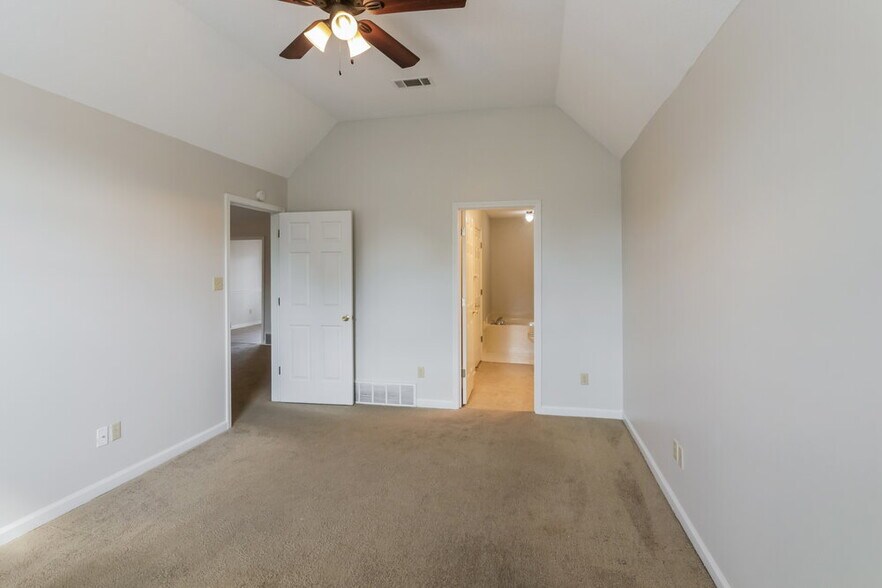 Building Photo - 3102 Valley Green Ln