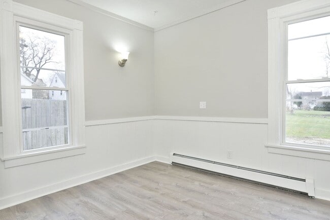 Building Photo - RENTALS AVAILABLE IN NILES