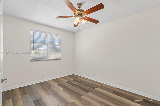 Building Photo - 6402 Buena Vista Dr