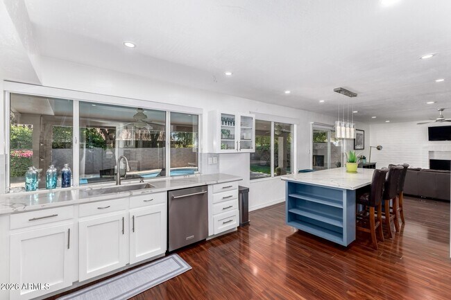 Building Photo - 11401 N 45th Pl