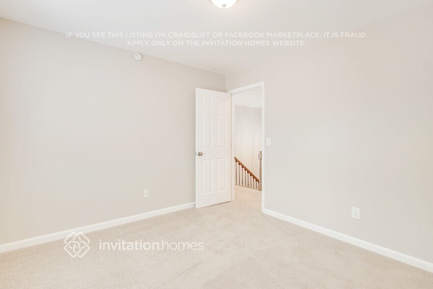 Building Photo - 3770 Churchill Dr SW