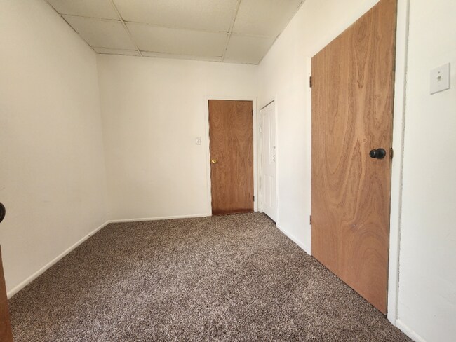 Building Photo - Greenwood Duplex