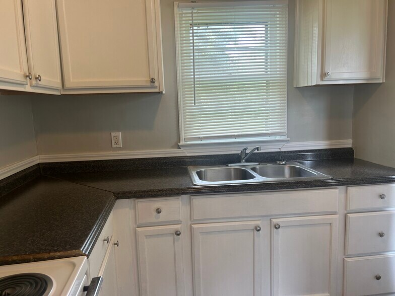 Building Photo - 713 Tallman Cir