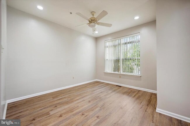 Building Photo - 701 Dresher Woods Dr