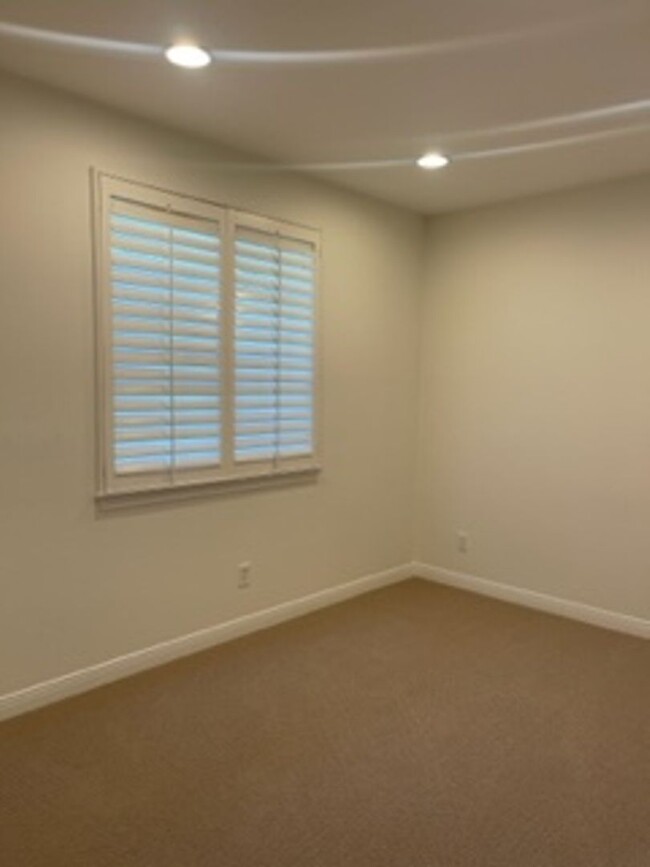 Building Photo - Beautiful Home for Rent in Orange with Can...