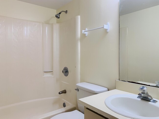 Building Photo - 115 Windtree Ln