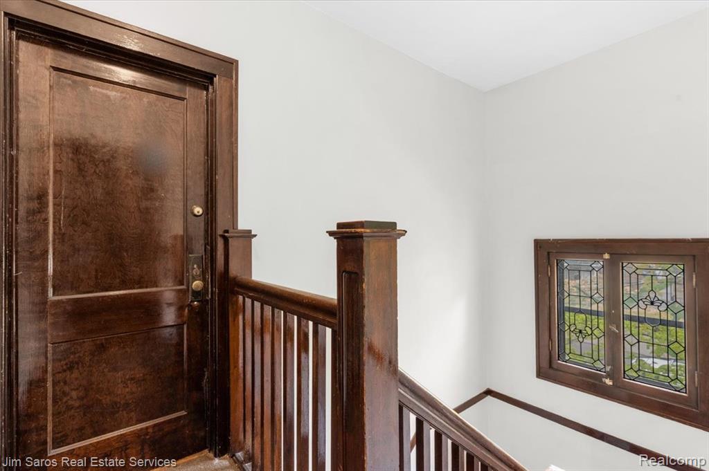 Building Photo - 981 Beaconsfield Ave