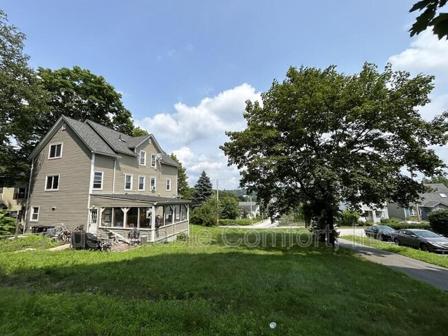 Building Photo - 16 Carlstad St