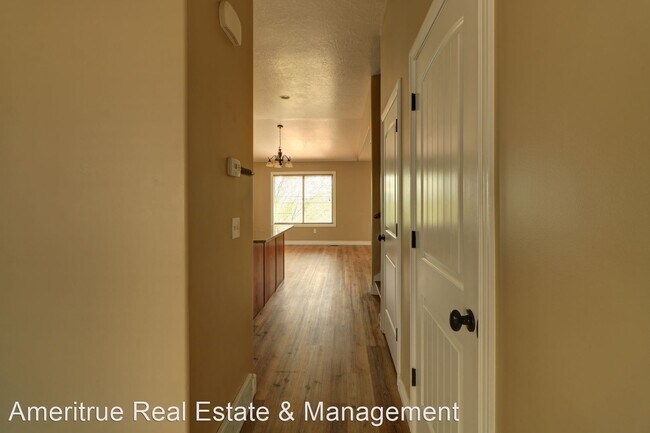 Building Photo - 5 br, 3.5 bath House - 2801 W Bear Ridge Way