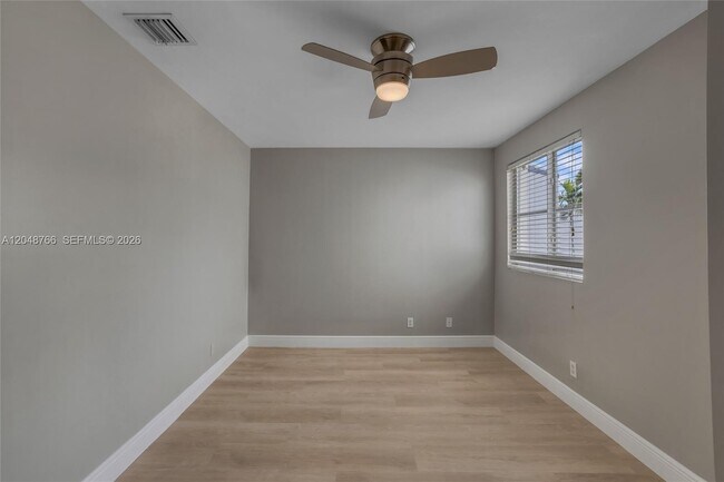 Building Photo - 2929 SW 18th Terrace