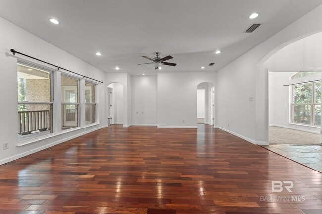 Building Photo - 219 Ridgewood Dr