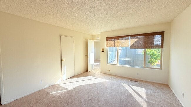 Building Photo - 1092 Melrose Ave