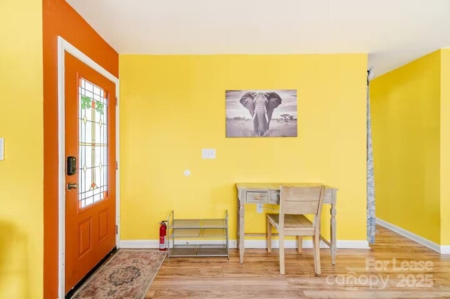 Building Photo - 817 E 17th St