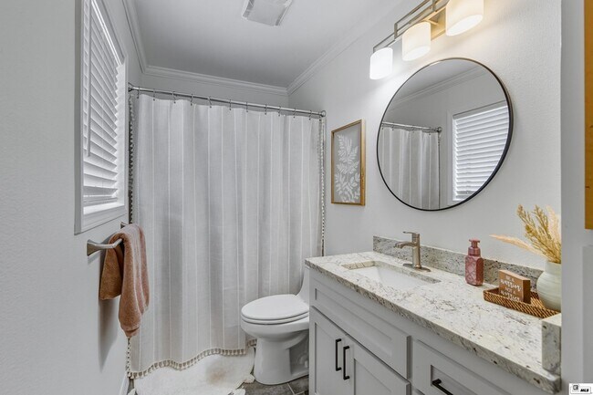 Building Photo - 111 Jennifer Ln