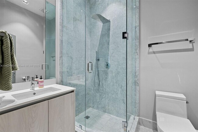 Building Photo - 480 NE 31st St