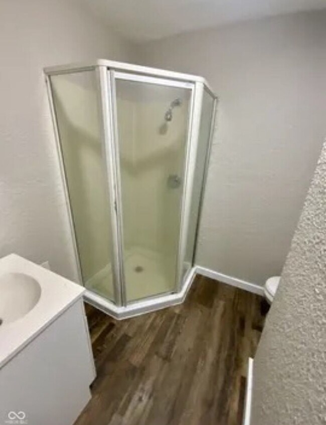 Building Photo - One Level, 3 bedroom
