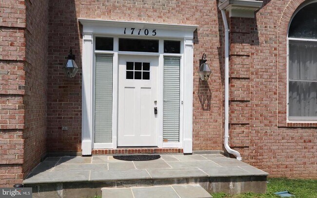 Building Photo - 17105 Thatcher Ct