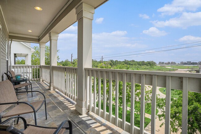 Building Photo - 1333 N Meyer Ave