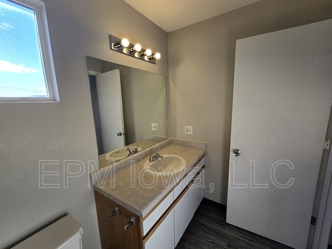 Building Photo - 60 Miller Ave SW