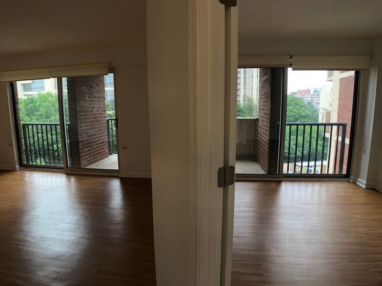 Building Photo - 1300 Army Navy Dr