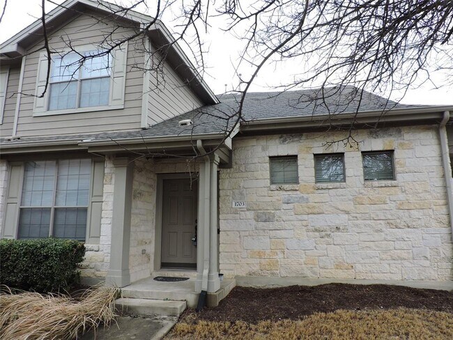 Building Photo - 9201 Brodie Ln