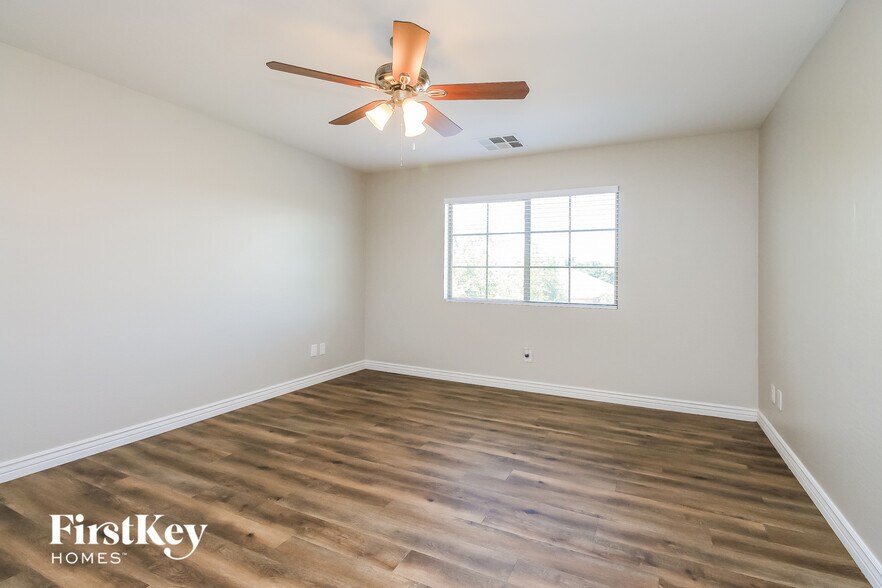 Building Photo - 2477 W Wrangler Way