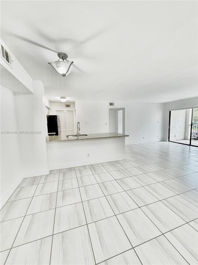 Building Photo - 650 S Park Rd