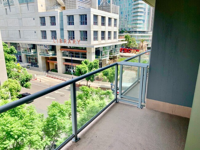 Building Photo - Beautiful Condo Adjacent to Petco Park - P...