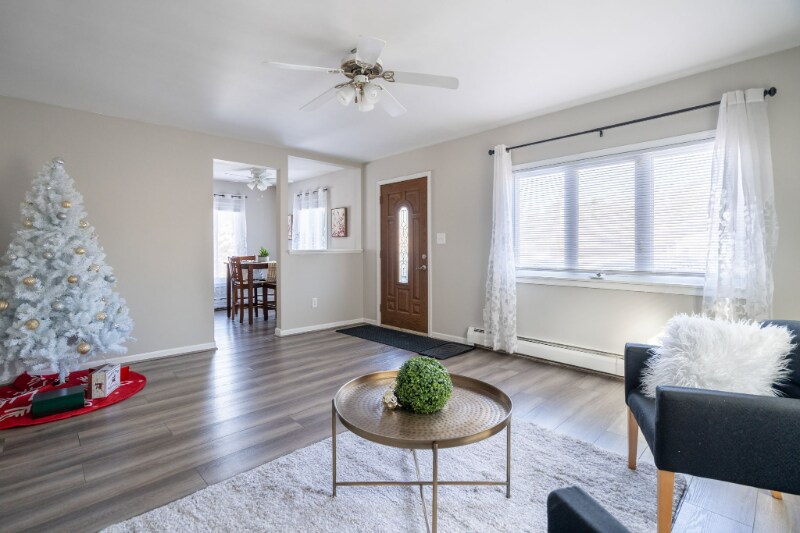 Building Photo - 6365 Saline Dr