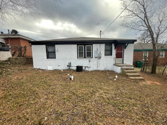 Building Photo - 2629 NE 16th St