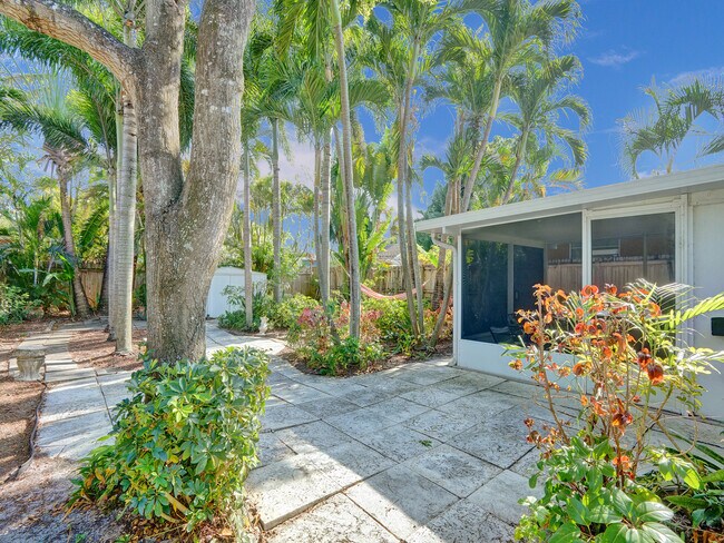 Building Photo - 920 NE 34th Ct