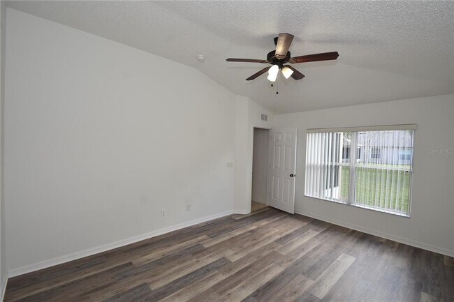 Building Photo - 12 Pierce Ln