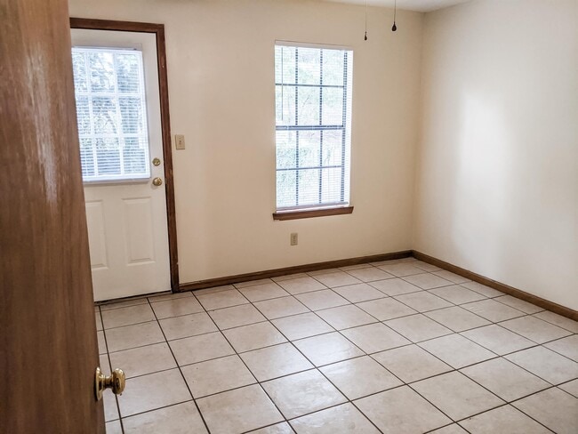 Building Photo - 1098 Rockbrook Ct