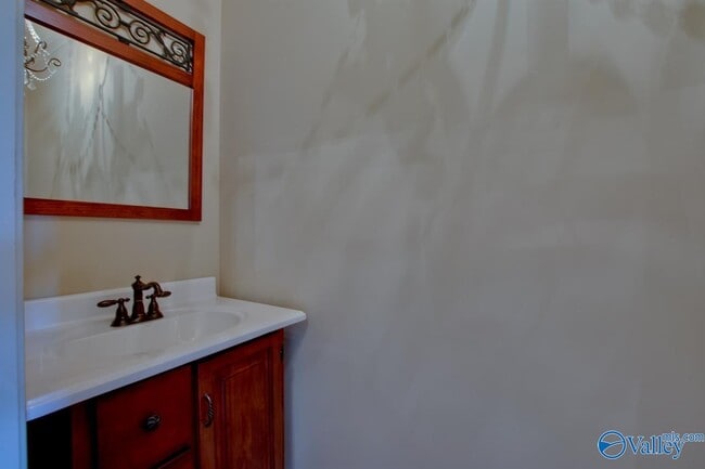 Building Photo - 4905 Saddle Ridge Dr SE