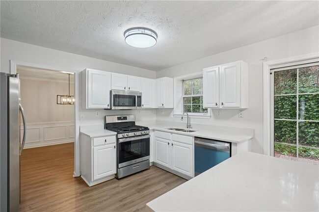 Building Photo - 3120 Northcliff Dr