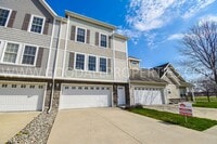 Building Photo - 2 Bedroom, 2 1/2 Bath Townhome in Urbandale with a 2-Car attached garage