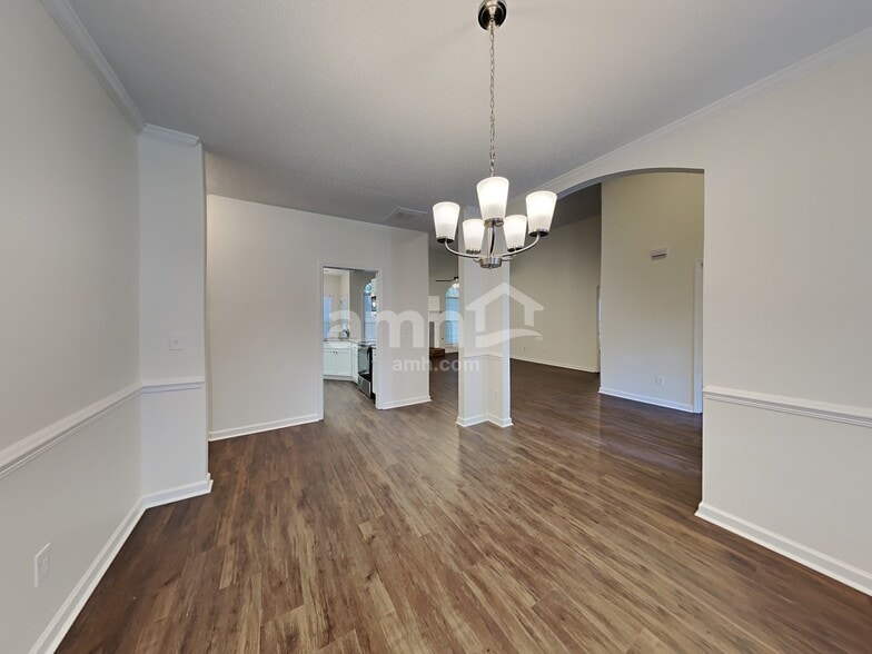 Building Photo - 805 Lincoln Square