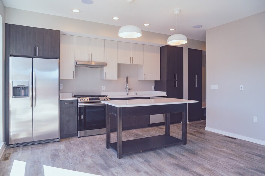 Building Photo - 2208 N Newhall St