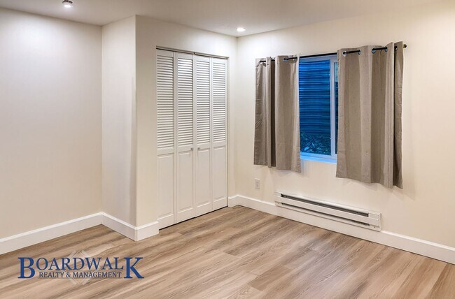 Building Photo - Modern Living Meets Mountain Lifestyle in Sandy