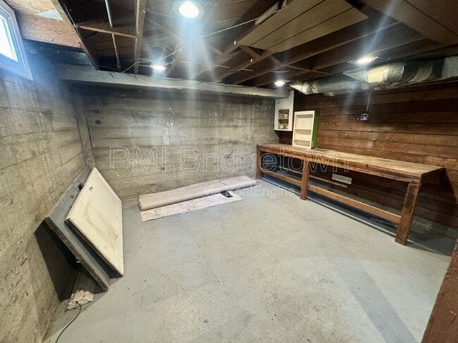Building Photo - 5420 NE 13th Ave