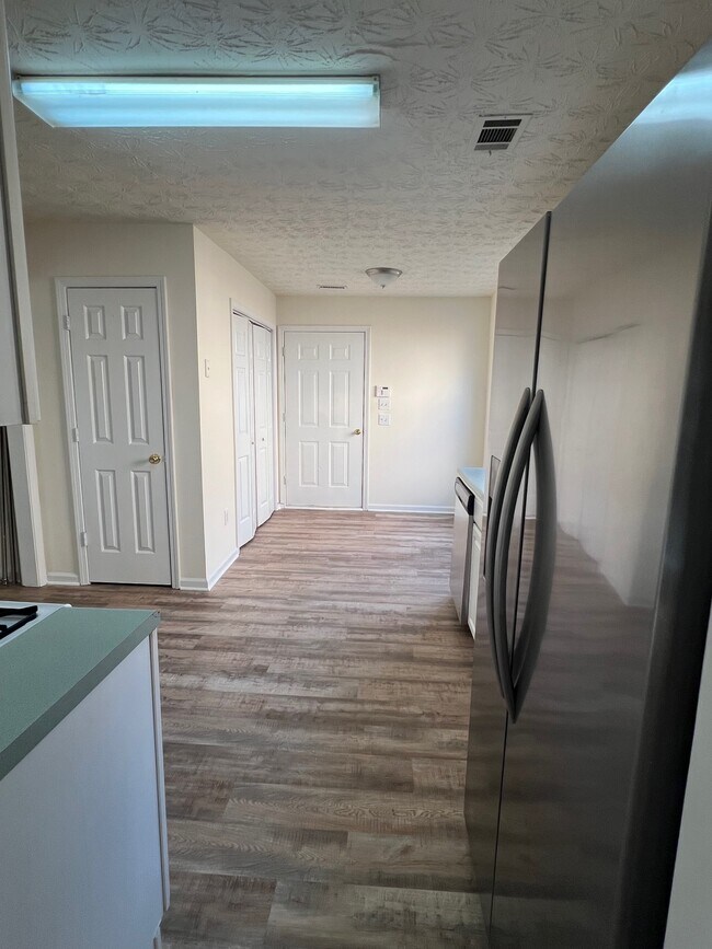 Building Photo - 1065 Hillary Ln