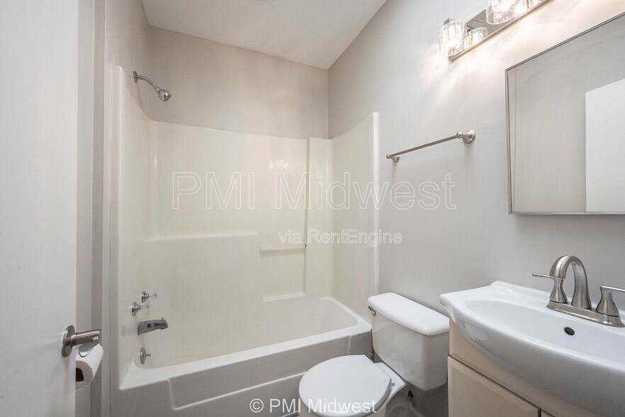 Building Photo - 874 Virginia Ave