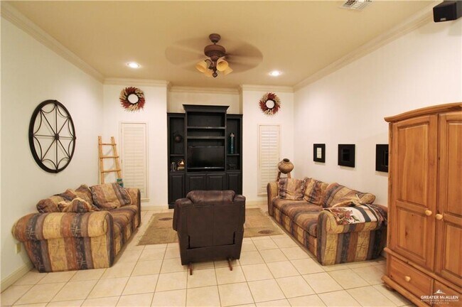 Building Photo - 20 Wisteria Dr