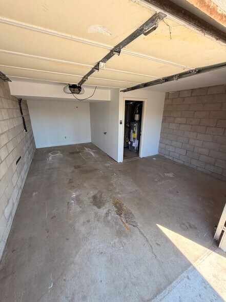 Building Photo - 1011 Pinoak Ct