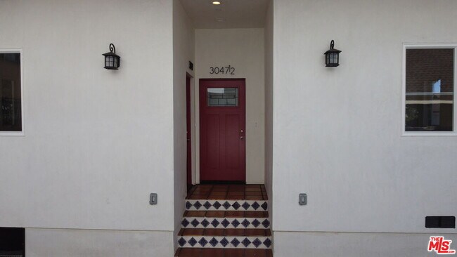 Building Photo - 3047 Wellington Rd
