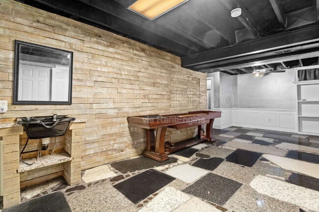 Building Photo - 824 SE 11 Terrace