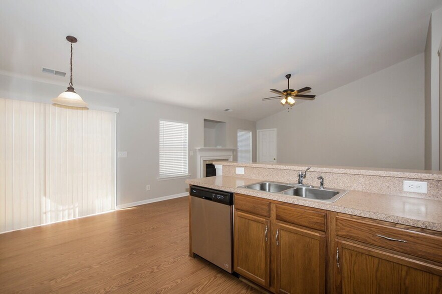 Building Photo - 3012 Deep Cove Dr NW