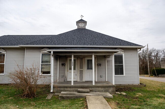 Building Photo - 1223 W 11th St