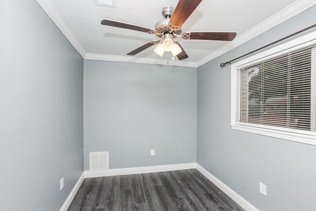 Building Photo - Lovely 3 Bedroom Bungalow in Pearl!
