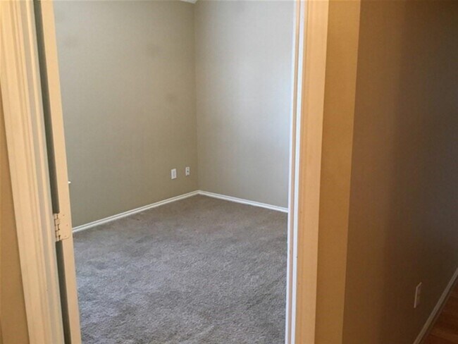 Building Photo - 6205 Ozark Tr